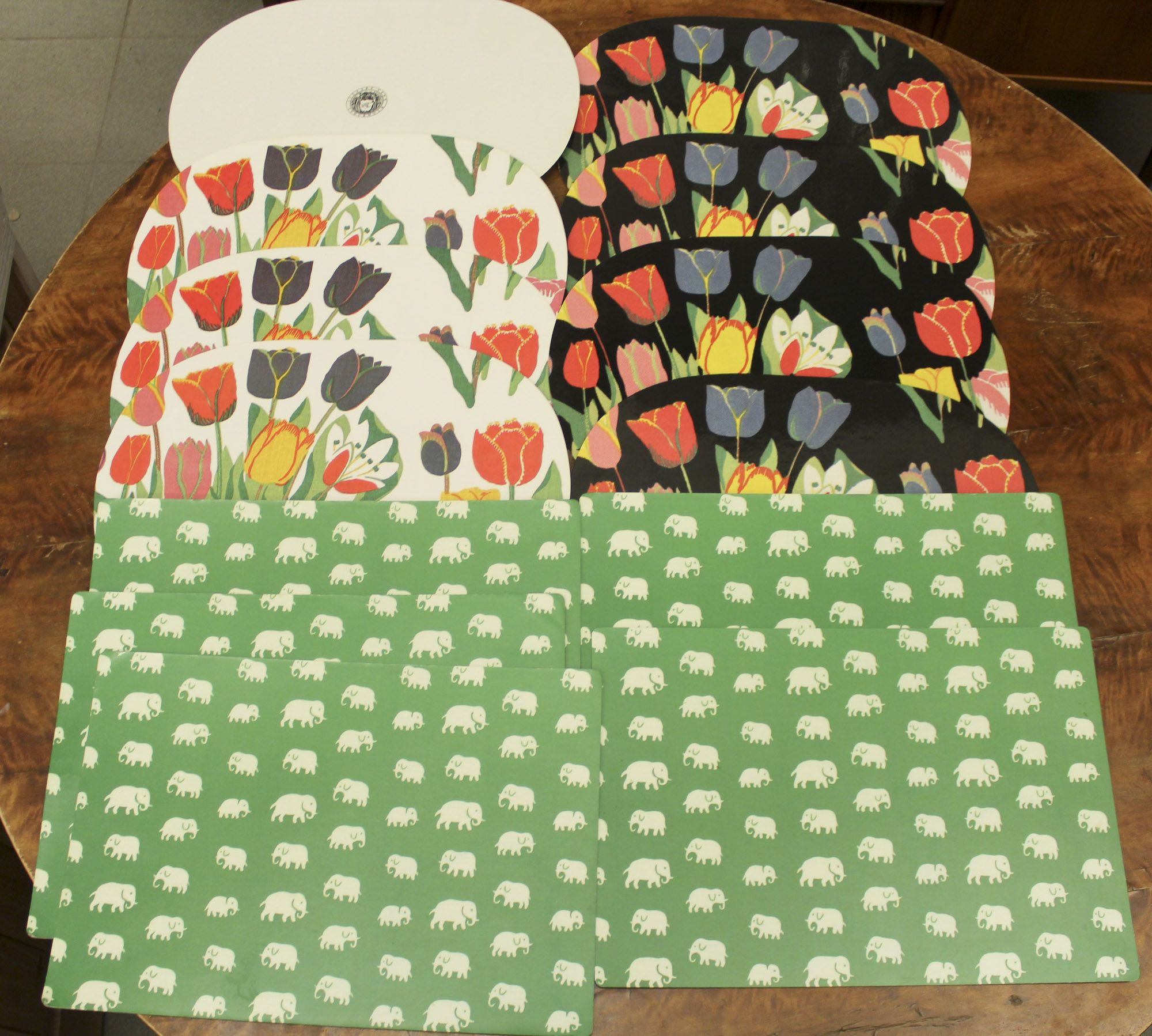 Bordstabletter, 4+ 4+ 5, Firma Svenskt Tenn, Design: Josef Frank & Estrid Erikson